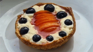 Tartelette a la myrtille et abricot crème chantilly belisataweer