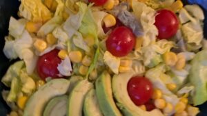 Salade d'artichaut tomate, cerise, avocat mais belisataweer