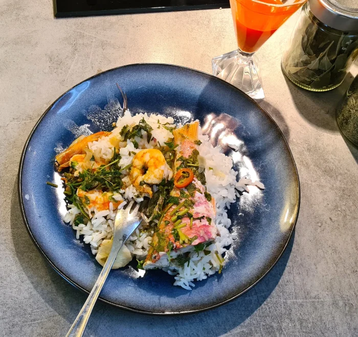 Poissons rouge, court bouillon de poisson, riz, rouget barbet, crevettes belisataweer